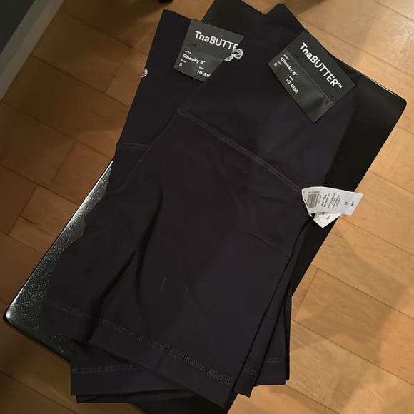 Aritzia TnAction TnaBUTTER™ Cheeky Hi-Rise 5" Short - Picture 6 of 7